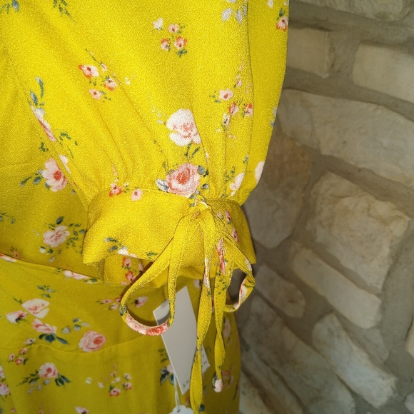 Ten Sixty Sherman- Floral Tie Cuff Romper - Picture 2 of 3